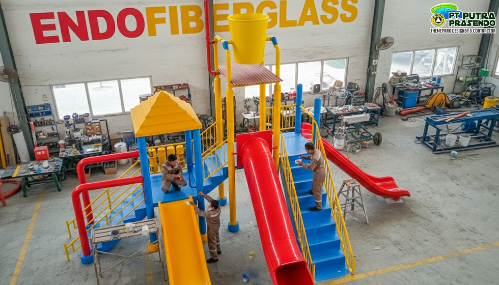 teknisi sedang melakukan perakitan area ember tumpah