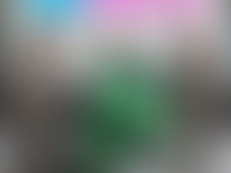 Patung motor fiberglass bergaya cyberpunk dengan nozel air pada bagian depan