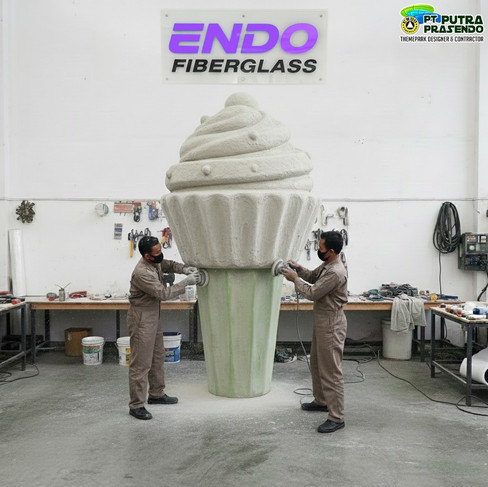 proses produksi fiberglass dengan coating anti UV untuk ketahanan lama