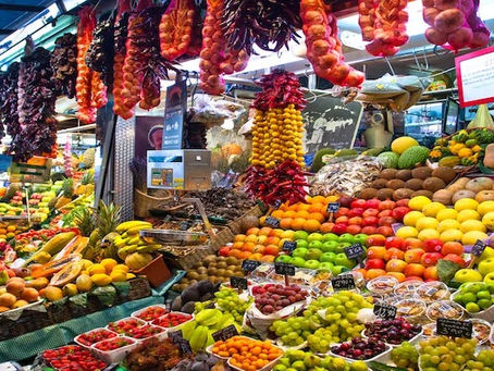 Discover how to enjoy delicious vegan recipes and plant-based meals while traveling through meat-loving countries. Tips, markets, and global flavors await!