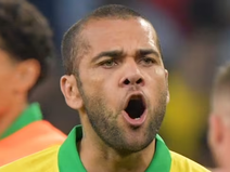 Sentencian a Dani Alves por violar a una joven en una discoteca