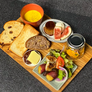 滞在中に絶対に行ってほしいカフェ！！
8時から営業しモーニングを楽しめ、朝活にも最適！
看板メニューのプリンをはじめ、日替わりでスイーツが変わるのでまさに一期一会！
映えと美味しさを兼ね揃え、毎日訪れたくなりリピーター続出！
This is Best cafe definitery recommended by us.
You can have breakfast and best dessert in Shinjuku Gyoen area!