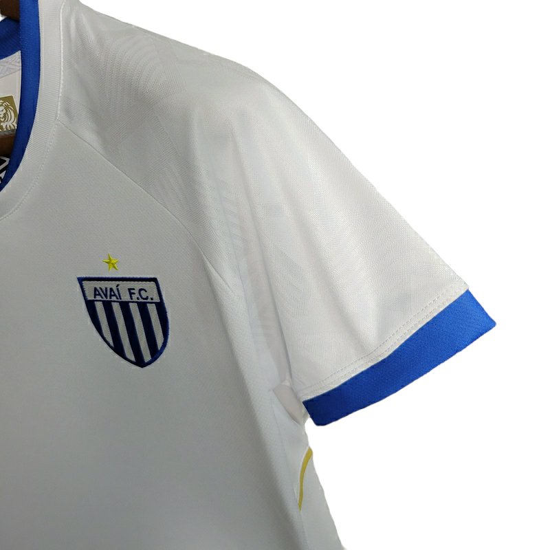 Miniatura: Camisa Avaí II 23/24 - Torcedor Umbro Feminina - Branca com detalhes em azul