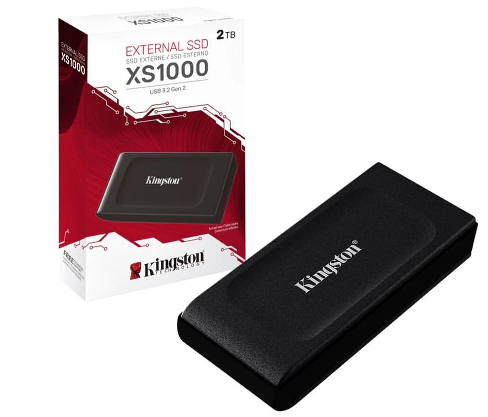 SSD externo Kingston XS1000 de 2 TB acompanhado de sua embalagem original, destacando o design compacto do dispositivo e a conexão USB 3.2 Gen 2.