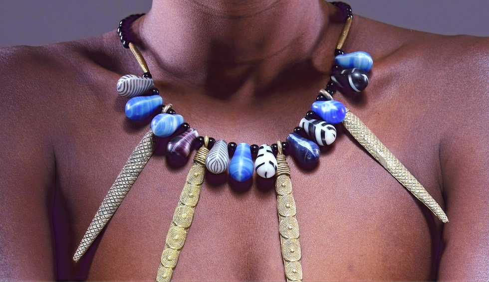 Miniature : collier féroce