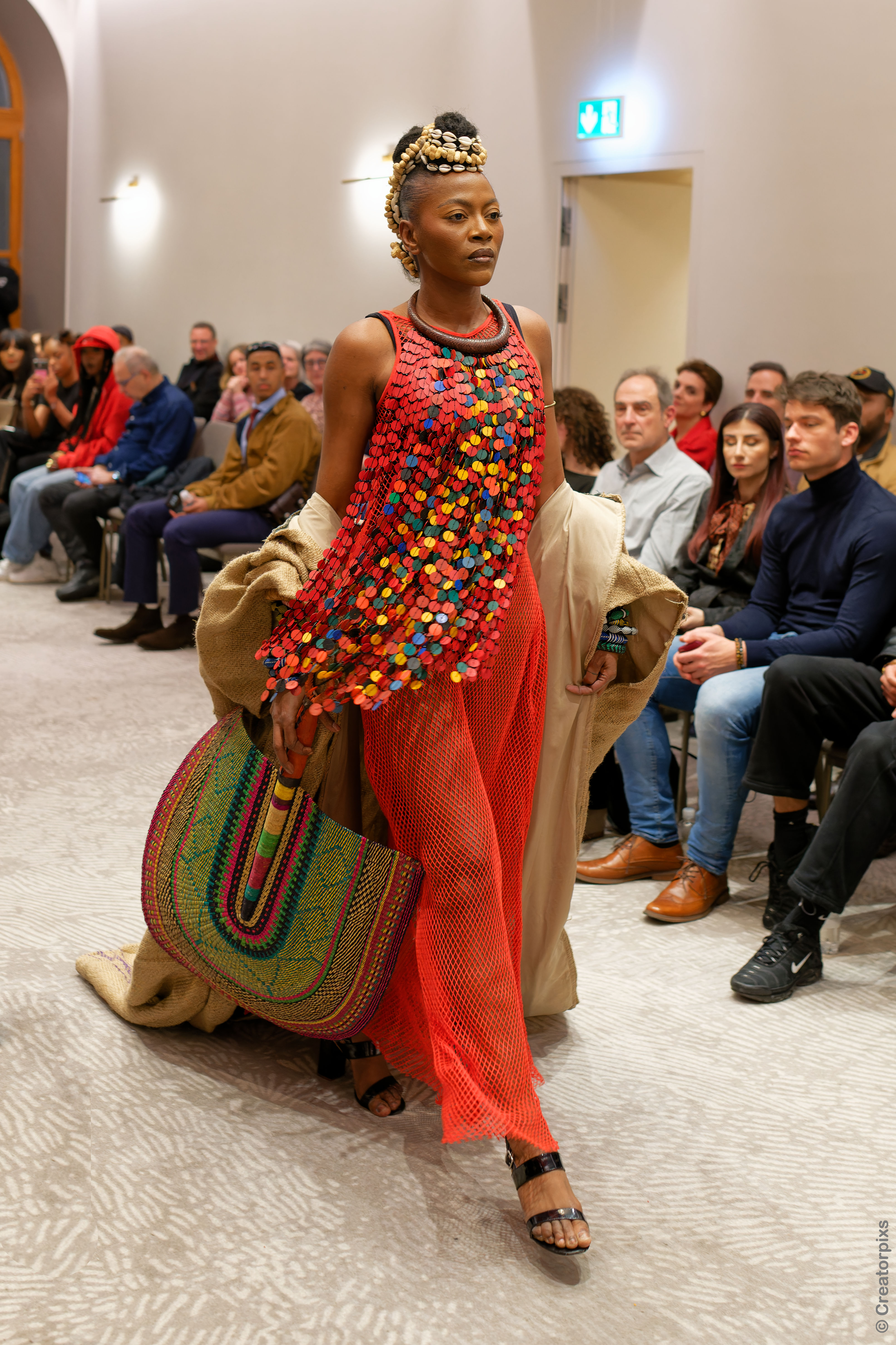 Collier en Bakélite, atypique bien chargé et très léger , unisexe fait main Bf