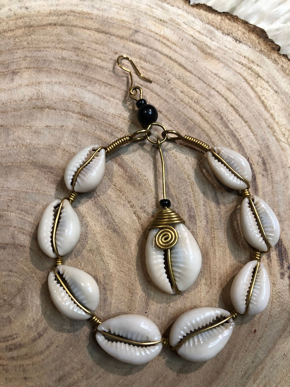 Miniature : Boucles d’oreilles créoles en cauris