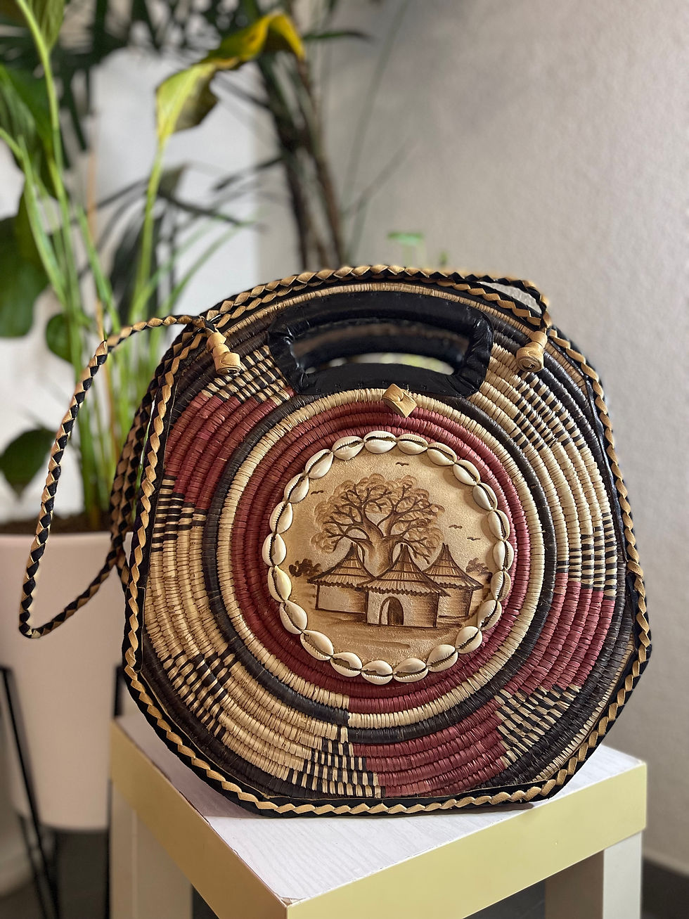 Sac à main artisanal en cuir, paille, cauris- Fait main au Burkina(Taille XL)