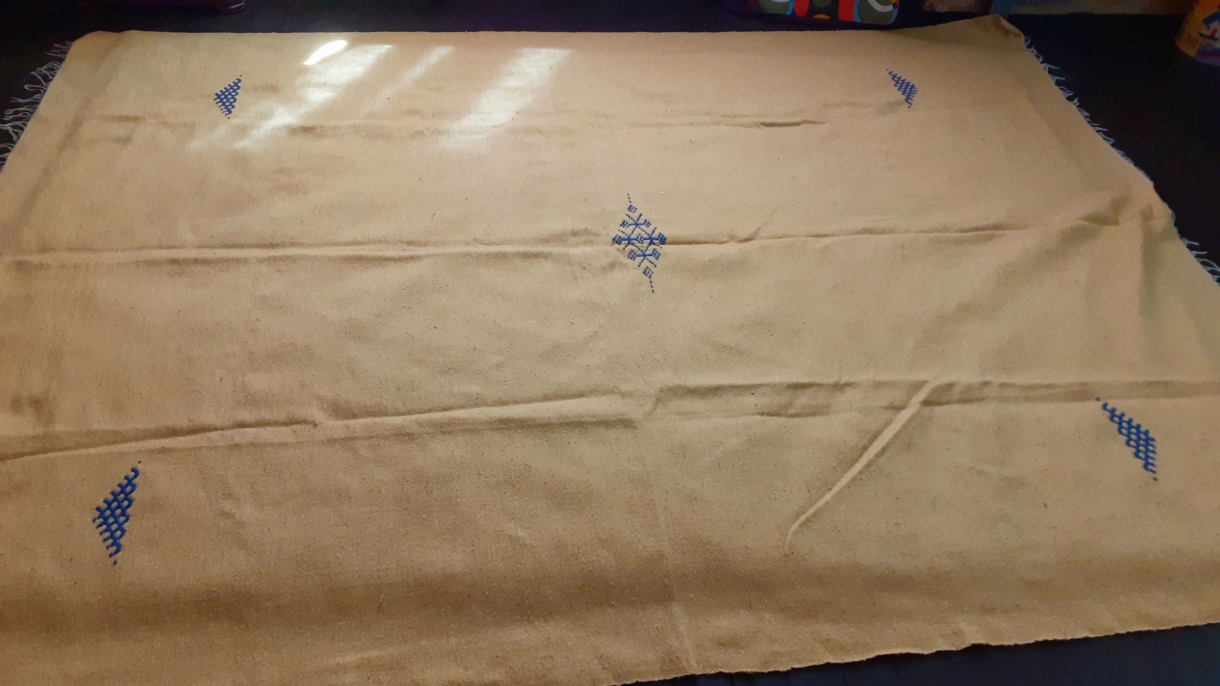 Tapis tissé à plat jaune