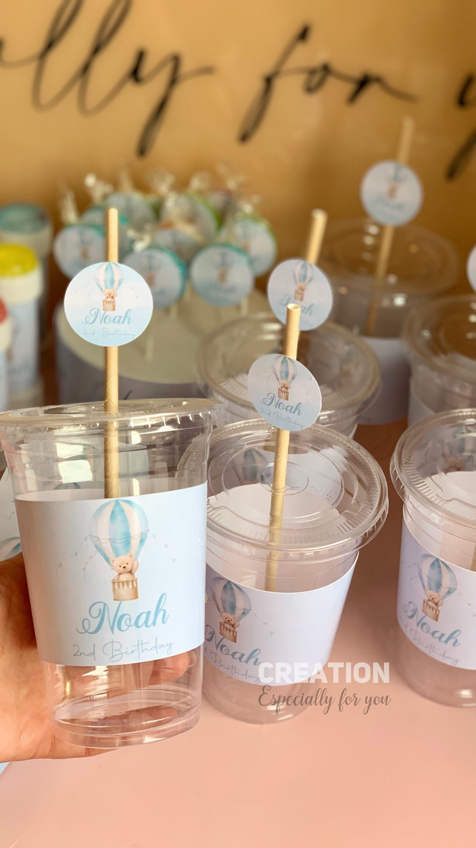 Miniature : MILKSHAKE CUP AVEC PAILLE