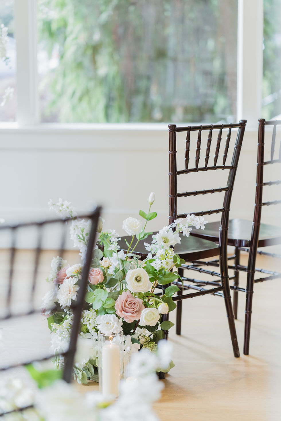 Thumbnail: Aziza Aisle Flowers (Set of 8)
