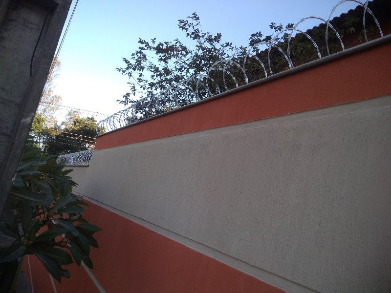 Concertinas sobre muro com Rufo