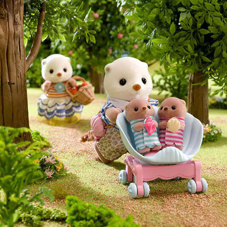 Thumbnail: Sea Otter Family