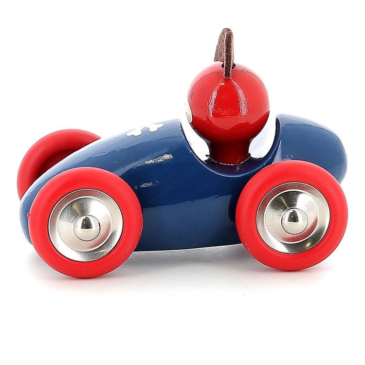 Thumbnail: Lucien the dog in its car