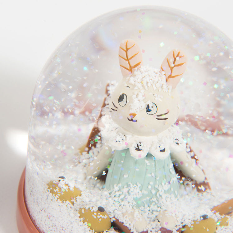Thumbnail: Snow Globe Apres La Pluie