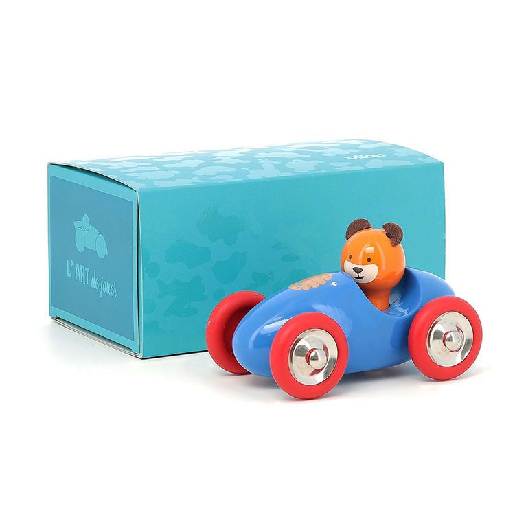 Thumbnail: Marcel the bear in its car