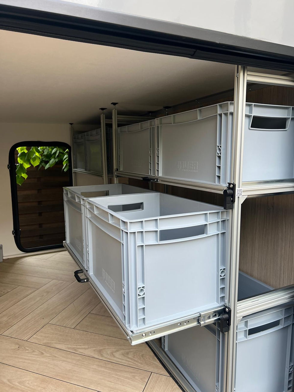 Regalsystem für die Heckgarage im Wohnmobil