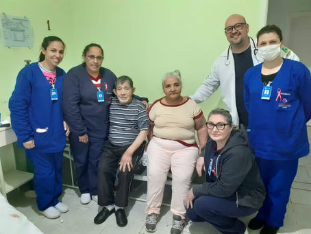 Idosos de 98 e 107 anos recebem alta do hospital e voltam para o Lar dos Velhinhos em Ponte Serrada