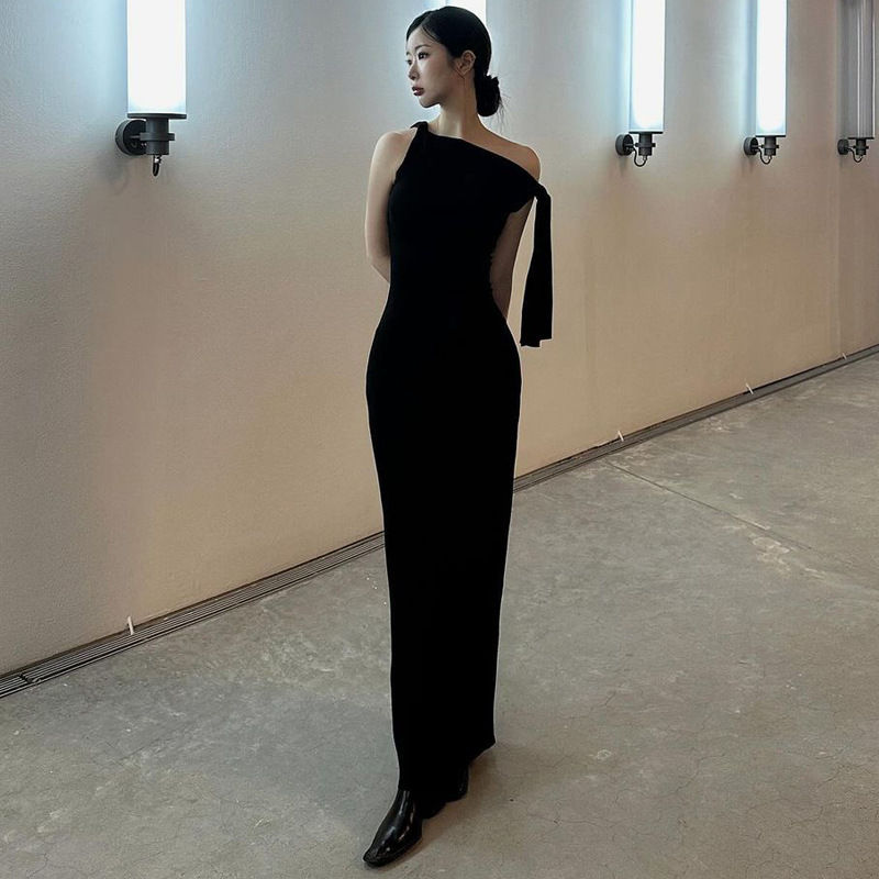 Thumbnail: Ivory Élan Column Gown