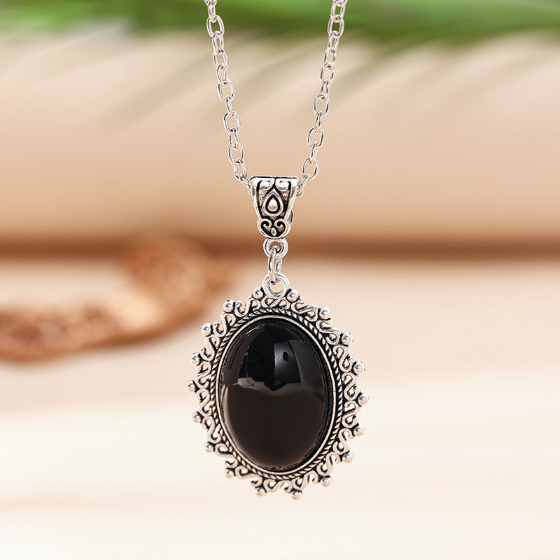 Thumbnail: Velora Gothic Choker