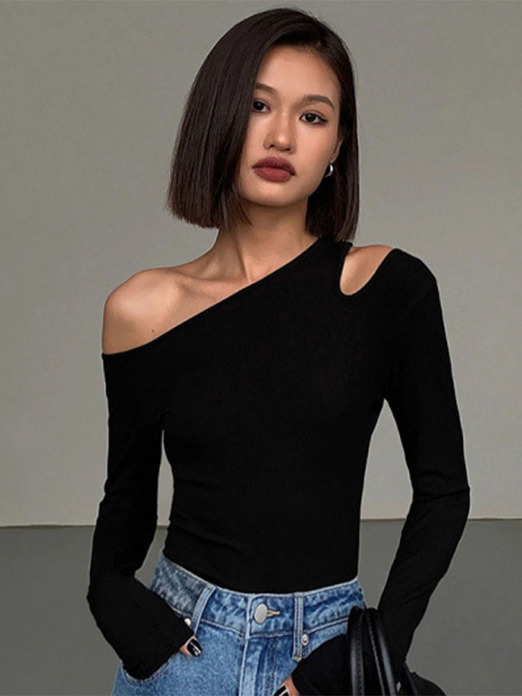 Noir Muse Cut-Out Top