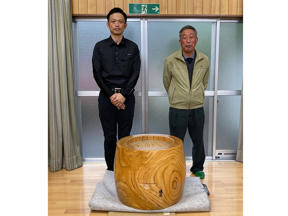 五十年前に作られた欅の臼です。 （木とジョイントの専門家・阿部藏之 