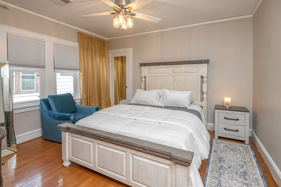Bed icon representing sleeping accommodations at a ReNests property