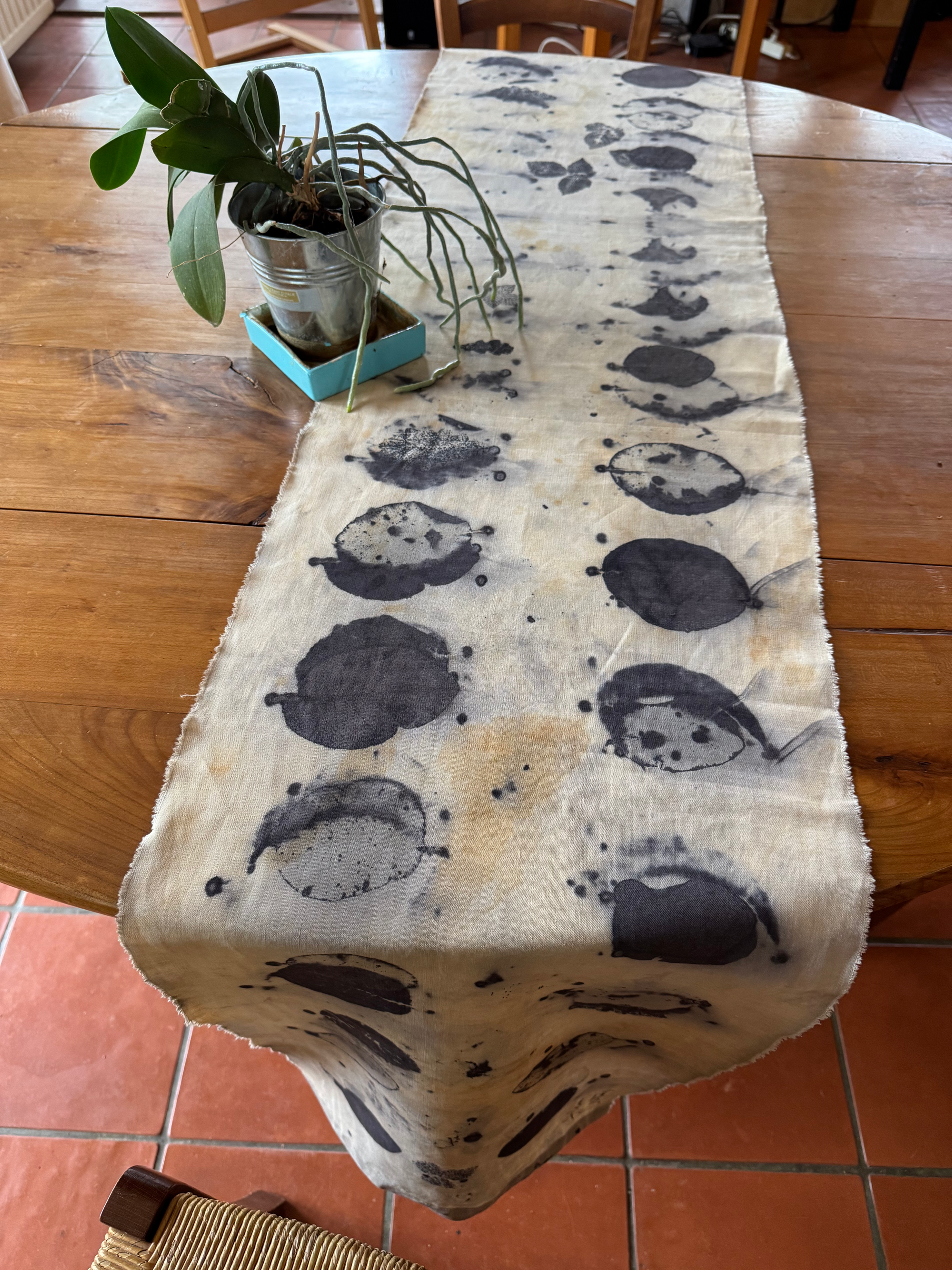 TABLE RUNNER "Memory of Leaves" 2 eco-dye