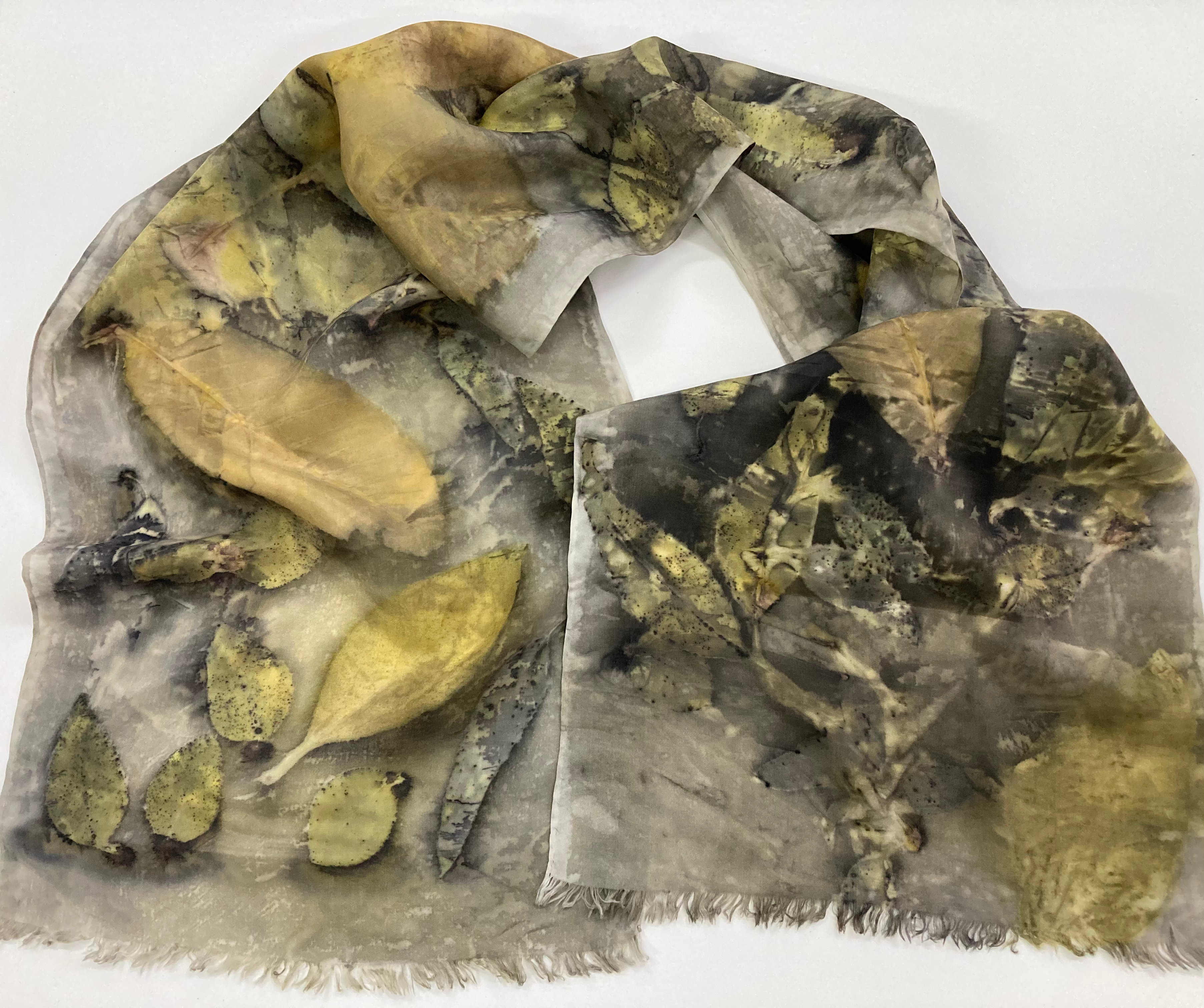 FOULARD EN SOI "Eco-teinture" (22) avec frange