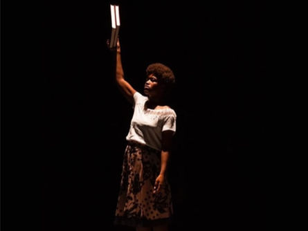 Um Quê de Negritude vai apresentar o Espetáculo: "Agbara Obinrin - A Força da Mulher"