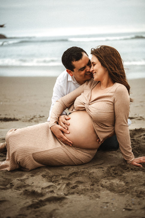Luque Herrera Photography. Sesión De Fotos Exteriores Embarazo Playa Costa Verde Lima