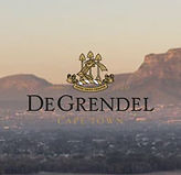 Logo des Weinguts De Grendel vor dem Panorama von Durbanville und Kapstadt.