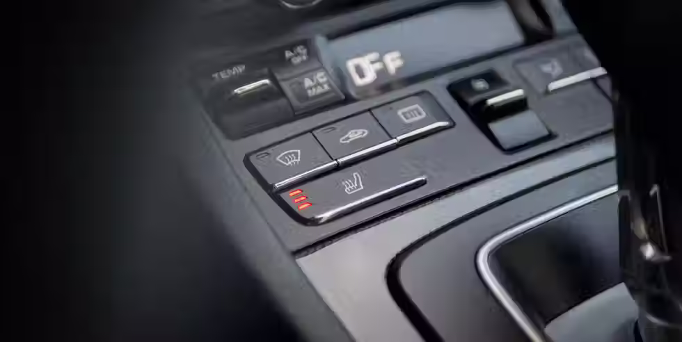 Porsche 911 991.1 4 GTS pack GTS noire alcantara surpiqûres rouge carmin occasion 