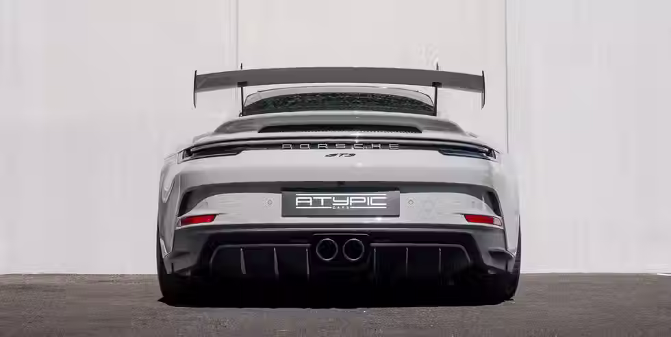 PORSCHE 911 992 GT3 GRIS CRAIE 2024 vue arrière basse