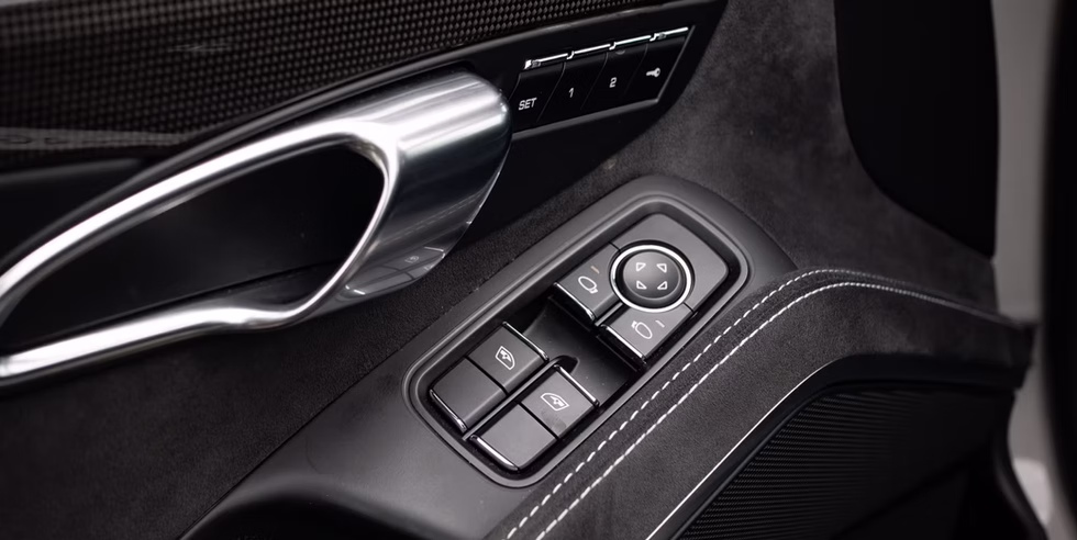 Porsche 991 phase 2 gris craie carrera 4 GTS 