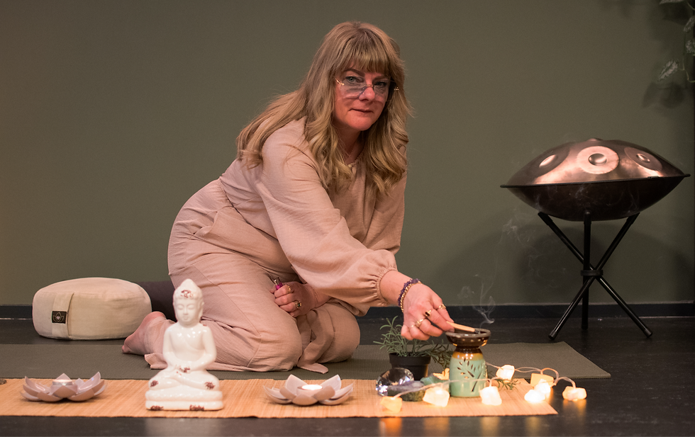 Small Group Yin Yoga – Chakra Reis / Donderdagavond