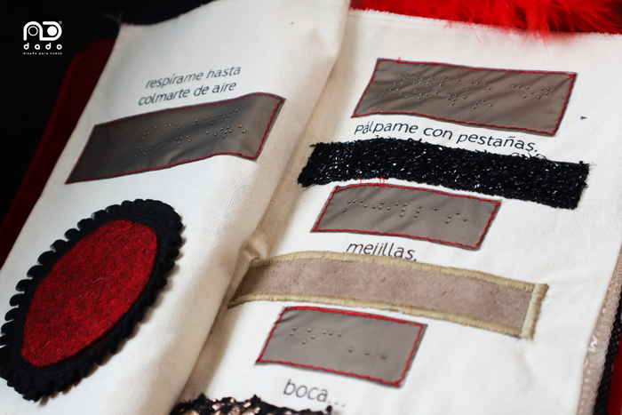 Imagen detalle texturas libro con las yemas de la piel