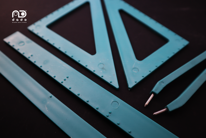 Imagen detalle kit geométrico en braille