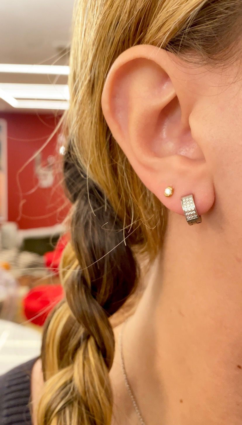 Miniatura: Brincos argolinha em aço cirúrgico e ouro branco Joalheria particular