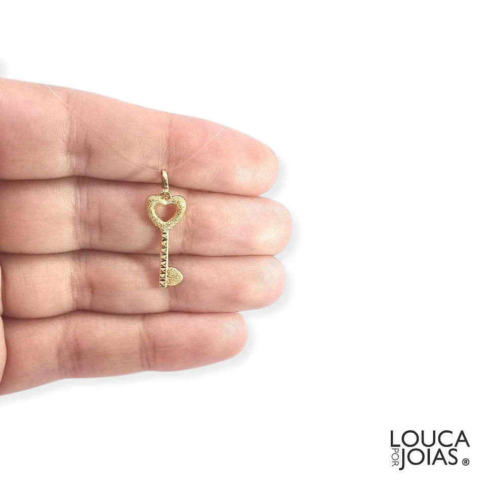 Pingente de chave em ouro amarelo 18k