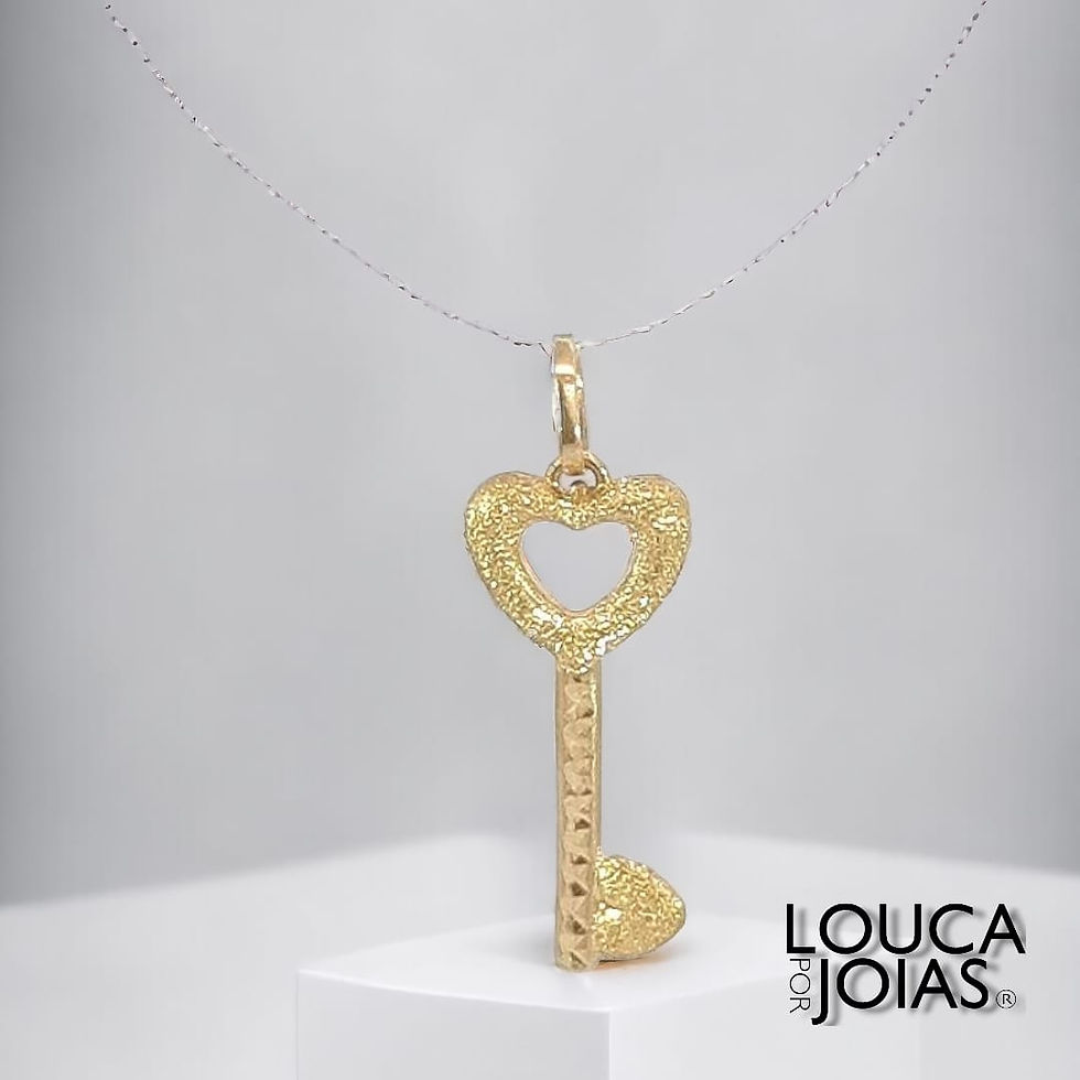 Pingente de chave em ouro amarelo 18k