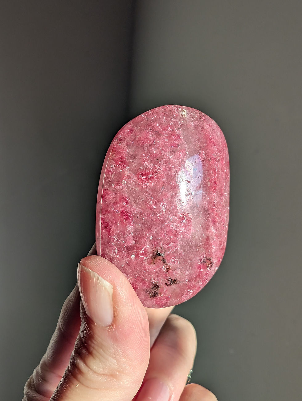 Thumbnail: Rhodonite Palmstone