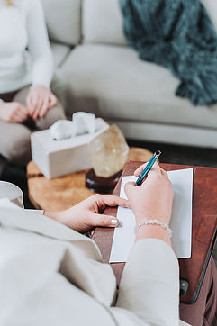 AlexandraRuepp-Emotion-Coaching-Klang-Klangbad-Legau-Deutschland-online-Körperarbeit-Embod