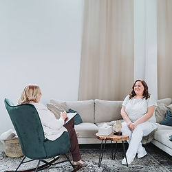 AlexandraRuepp-Emotion-Coaching-Klang-Klangbad-Legau-Deutschland-online-Körperarbeit-Embodiment-KathrinReiterFotografie