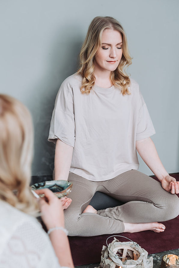 AlexandraRuepp-Emotion-Coaching-Klang-Klangbad-Legau-Deutschland-online-Körperarbeit-Embod