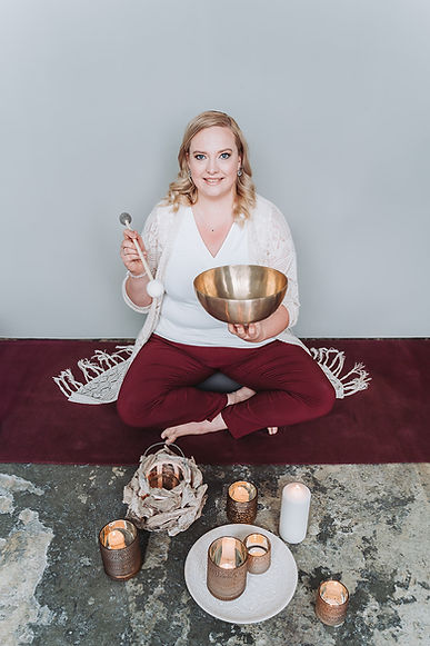 AlexandraRuepp-Emotion-Coaching-Klang-Klangbad-Legau-Deutschland-online-Körperarbeit-Embod