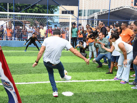 Prefeitura entrega novo Campo do Areal com grama sintética e estimula prática esportiva na Ribeira
