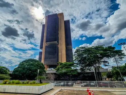 Copom eleva juros básicos da economia para 14,75% ao ano