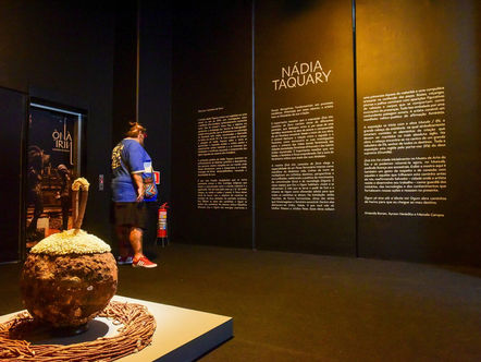 Exposição “Òná Írín: Caminho de Ferro” encanta visitantes no Muncab