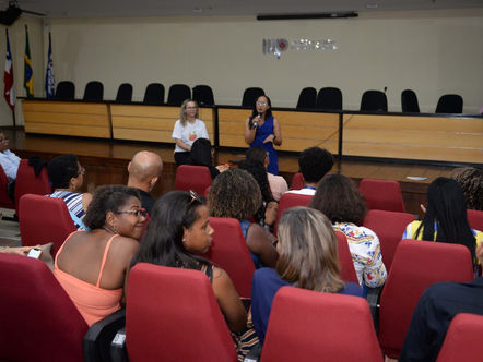 Prefeitura capacita profissionais que vão atuar com crianças e adolescentes no Carnaval